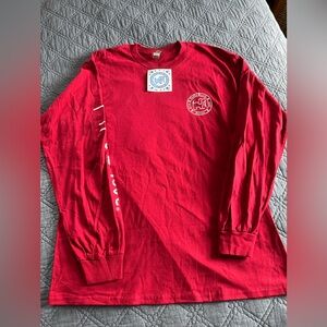 NWT Puppie Love Long Sleeve t-Shirt. Unisex. Size Large. Dk red.